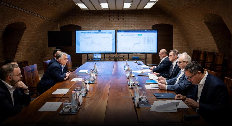Orbán Viktor összehívta az Energiabiztonsági Tanácsot, majd válaszolt Volodimir Zelenszkij kormányváltó kijelentésre