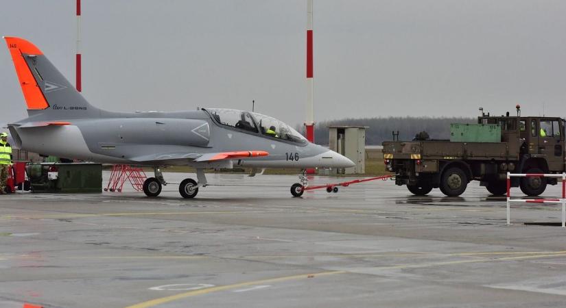 Top Gun Győrszentiván felett - Magyar Gripen látványos gyakorlatát videózta Olvasónk