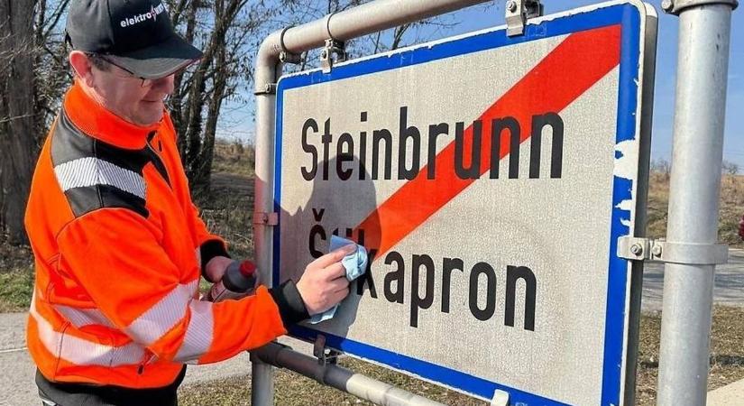 Megrongált kétnyelvű helységnévtáblák - Elítélik a vandalizmust