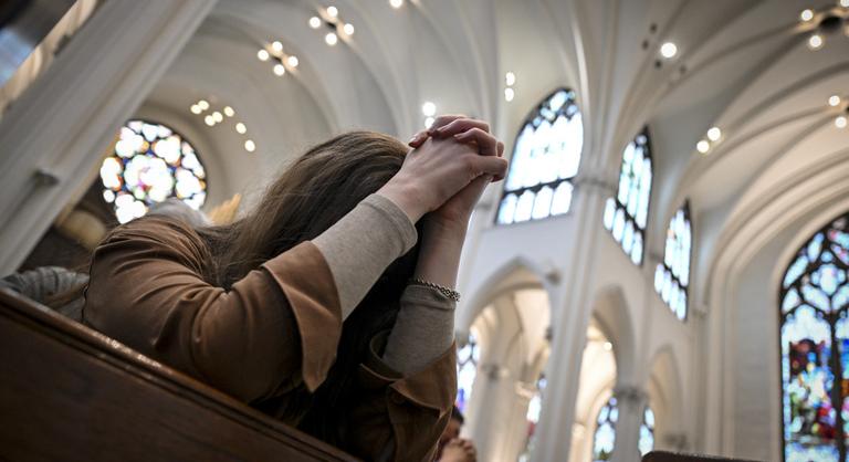Z generációsok töltik meg a templomokat, de csak töredékük hisz Istenben