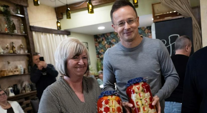 A nap képe: Szijjártó Péter bedunsztolta a Fideszt