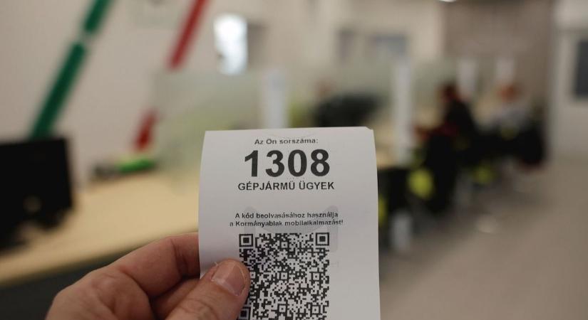 Megnyílt az új kormányablak és rendőrőrs az Újgyőri főtéren - fotók, videó!