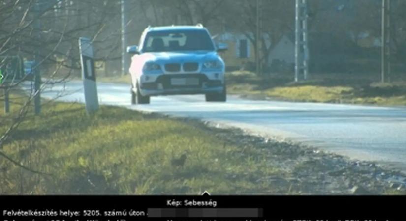 Hiába az 50-es tábla, nem mindenkit érdekelt! Mutatjuk, mekkora bírság lett a vége!