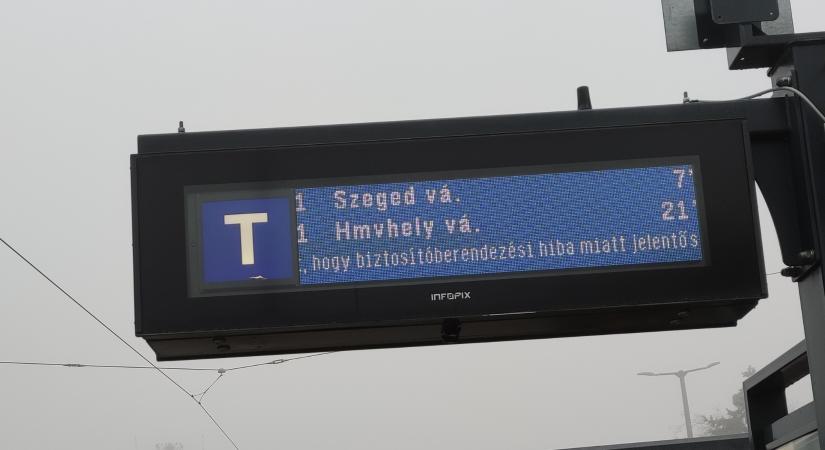 Bekrepált váltó miatt még tolatott is a Vásárhelyre közlekedő tram-train