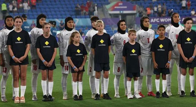 Irán fociválogatottja látványos módon tiltakozott a háború kitörése után - videó