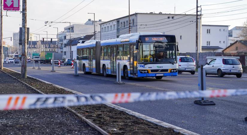 Folytatódik az aszfaltozás a forgalmas debreceni csomópontban