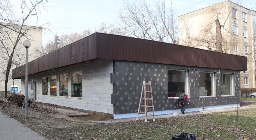 Az egész lakótelep találgatja: mi lesz a régen bezárt boltból?