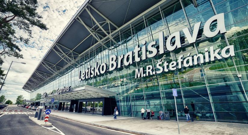 Megérkezett a Közel-Keletről Pozsonyba az első kimenekítő járat