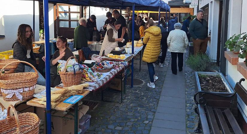 Mákos gubás, füstölt húsos, állatsimogatós vásár nyílik Debrecenben