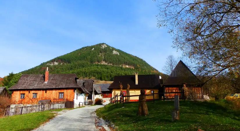 Ez a gyönyörű szlovák falu már nem akar az UNESCO-listán szerepelni – nem bírja a turisták áradatát
