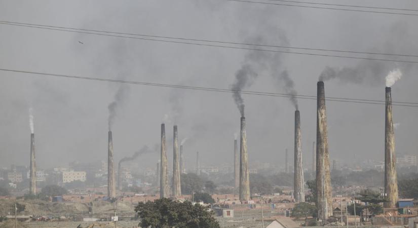 Iráni háború: máris itt az első ország, ami visszaáll a szénerőművekre, mert a Hormuzi-szoros miatt bukhatja az LNG-t – brutális áramhiány tombol a 170 milliós államban