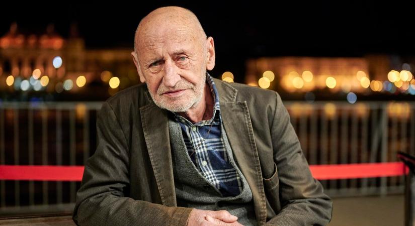 Reviczky Gábort előbb tüdőgyulladással kezelték, aztán összetörte a bordáit, majd kiesett az autójából