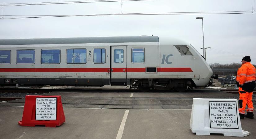 Félrevezető információk terjednek a Budapest–Belgrád-vasútvonalról, megszólalt a minisztérium
