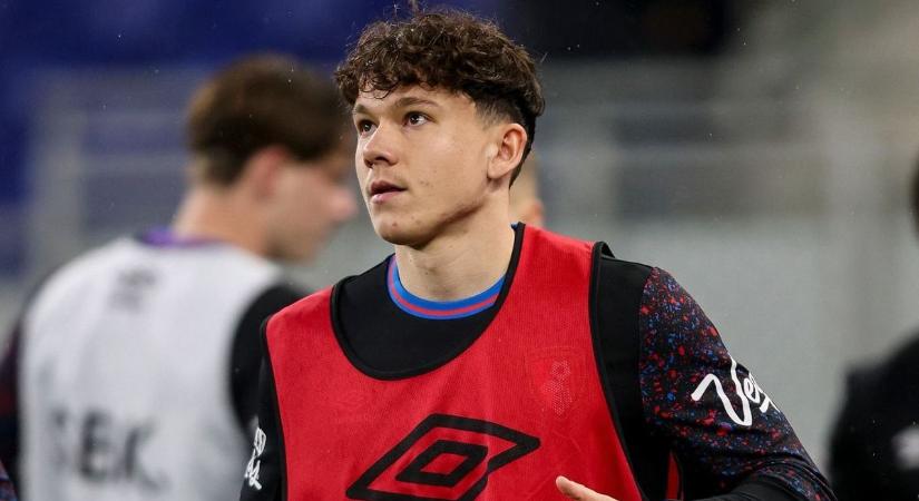 Tóth Alex türelmesen vár a sorára a Bournemouth-ban