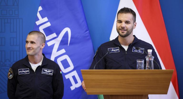 A magyar űrkutatás Londonban bizonyít: Kapu Tibor híres brit űrhajóssal lép színpadra