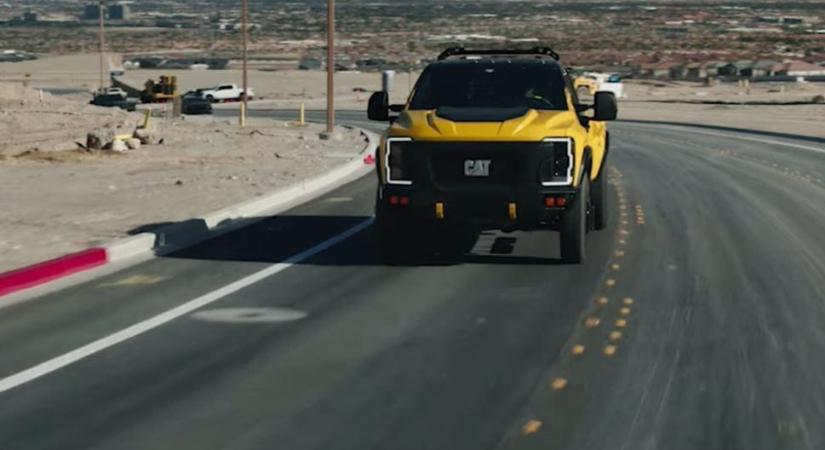 Sajátmárkás autót mutatott be a Caterpillar, de van egy csavar a dologban