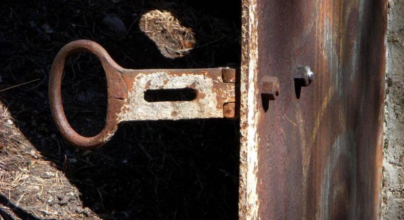 Orosz inváziótól tartva épített bunkert ez a férfi: életveszély megközelíteni is