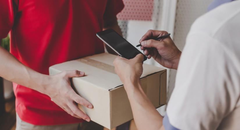 Gyanús csomagok lepik el az országot: ezt csináld, ha te is kaptál