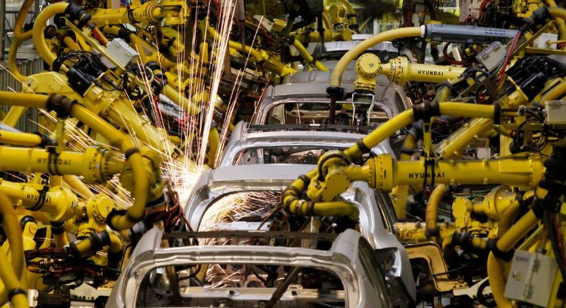 Elege lett, otthagyja Nyugat-Európát és Erdélybe költözik a nagy autóipari multi: örülhet a BMW és a Mercedes – "Itt jobb"