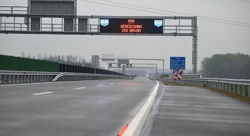 Ilyet se nagyon láttunk még: előrehozzák az egyik legfontosabb magyar autópálya megépítését, hamarabb kezdik a nagyvárosi szakaszt – új közlekedési tengely születik az országban
