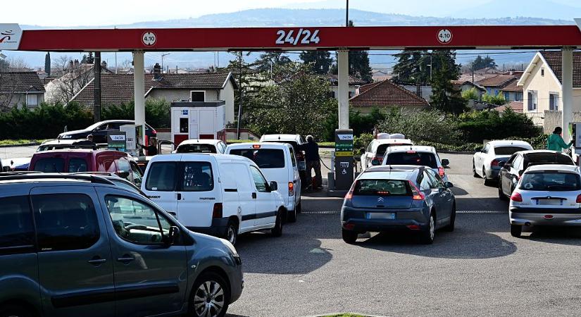Németország azt javasolja, ne reggel tankoljanak az autósok