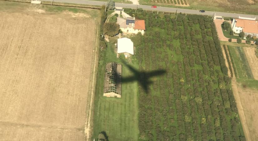 A közel-keleti konfliktus megrázta a légiközlekedést és a turizmust. Tízezrek rekedtek a földön, estek a részvények, felszökött az üzemanyagár