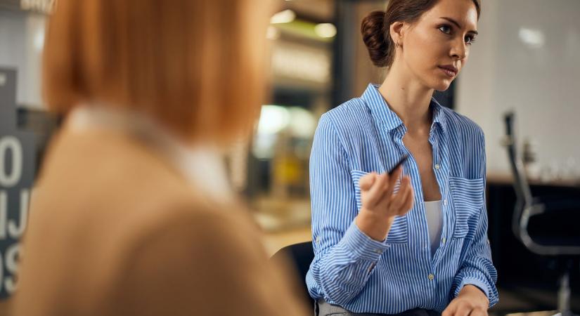 Napi horoszkóp 2026. március 4.: Munkában és kapcsolatokban is jól kommunikálsz