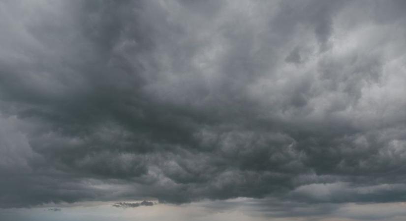Zivatarveszélyre figyelmeztetnek a meteorológusok, a szerda heves fordulatot hozhat
