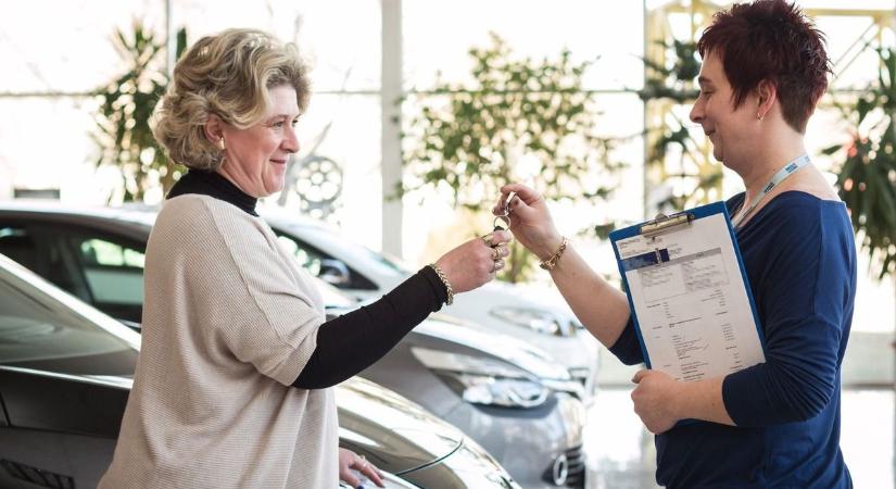 Így változik az autó átírás – elő a DÁP-alkalmazással!