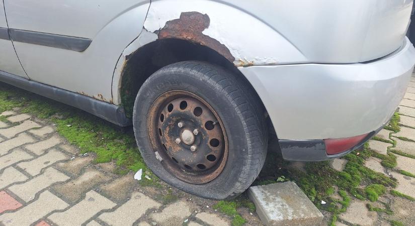 Olcsó trükk a rendszám levétele? Százezrekbe kerülhet