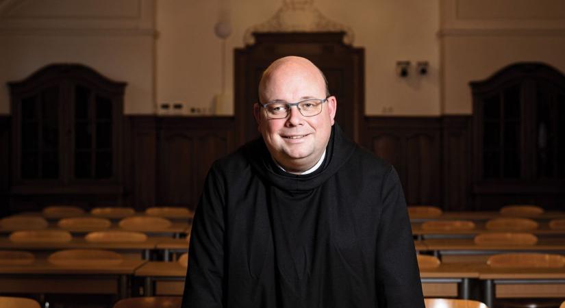 „Értelmiségihez méltó tudást adunk át” – Barkó Gábor Ágoston, a győri Czuczor Gergely Bencés Gimnázium és Kollégium igazgatója a Mandinernek