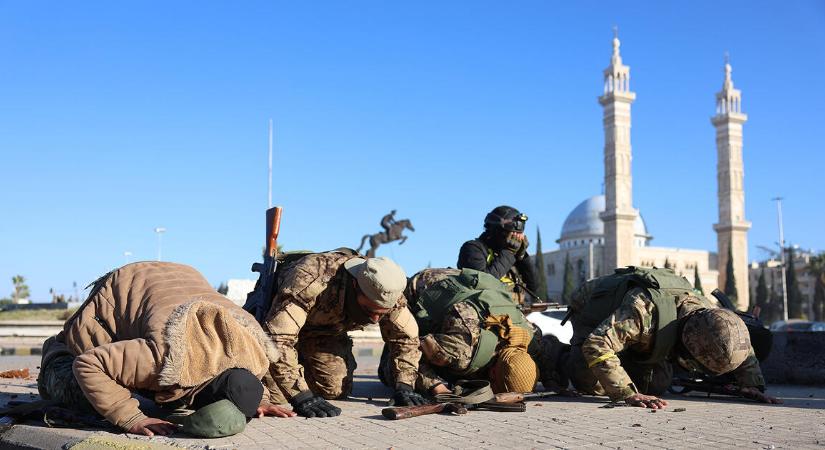Szíria több ezer katonát vezényelt a libanoni határra