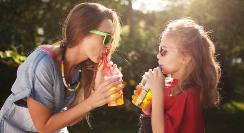 Kiderült: mérgező lehet ez a divatos ital – rengetegen odavannak érte