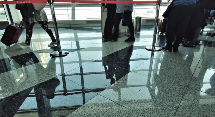 Döbbenetes repülőjegy árak: több millióért tudnak menekülni a turisták a Közel-Keletről