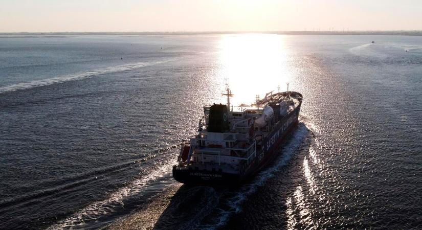 Leégett egy gázt szállító orosz tankerhajó Málta szigeténél