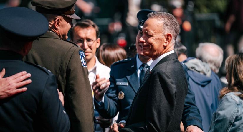 Nem játékfilm, mégis nagyszabású vállalás Tom Hanks új háborús projektje
