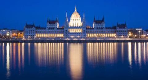 Elindul a választási kampány: ajánlásgyűjtés, országos lista