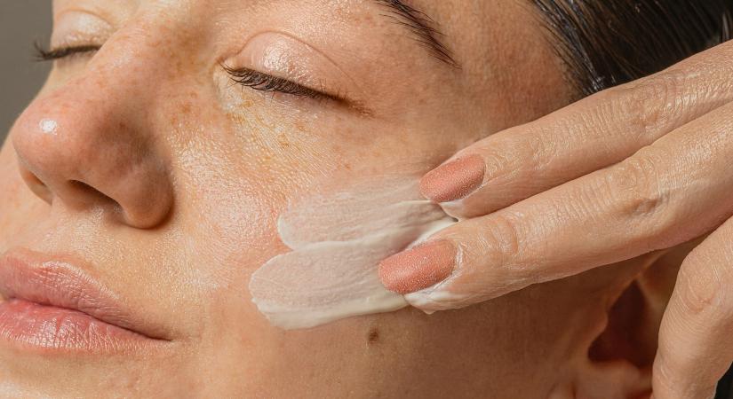 8 természetes módszer, amivel teltebb lesz az arcbőröd – injekciók nélkül