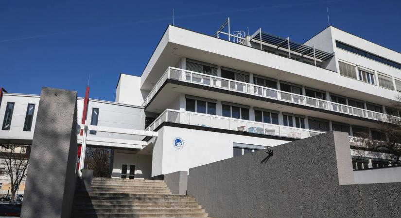 A gyermekek gyógyulását elősegítő eszközt üzemeltek be Miskolcon - képekkel, videóval