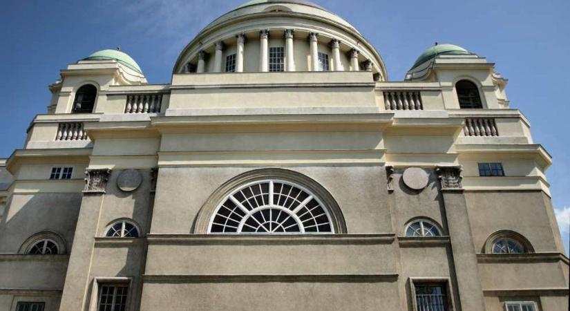 Budapest szívében emelkedik az Esztergomi Bazilika "kistestvére" videó