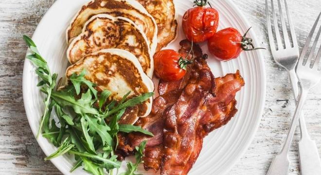 Sós pufi palacsinta ropogós baconnel