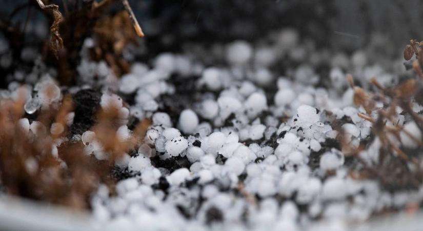 Vigyázat, durva zivatar csaphat le Fehérvár környékén, jégeső sem kizárt!