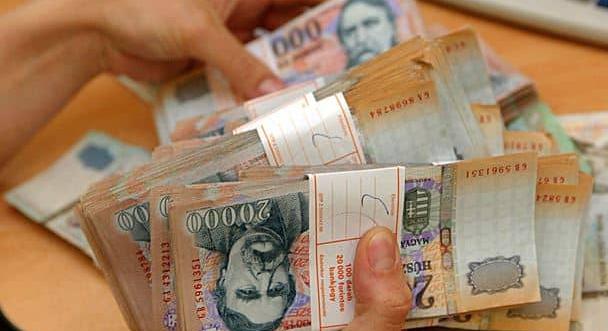 Március 10-től pénz állhat a házhoz ennél a 3 csillagjegynél