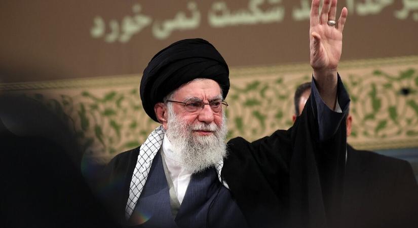 Irán lassan elemeire hullik – az egyik legfontosabb épület is levegőbe repült