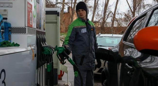 Egyes ukrán töltőállomásokon a benzin ára már elérte a literenkénti 72 hrivnyát