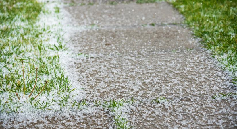 Kemény vihar érkezik ma itthon: az ország felére jégeső is lecsaphat