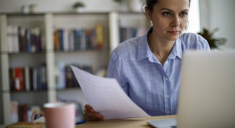 Jelentős változásra figyelmeztet a NAV: a tb-járulékot és a szochót is érinti