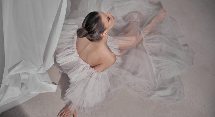 Frissítsd fel a ruhatárad a 2026-os színtrendekkel: A Cloud Dancer eleganciája