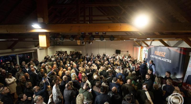 Orbán Viktor Pétervásárán járt, Horváth László szerinte 8 %-al vezet