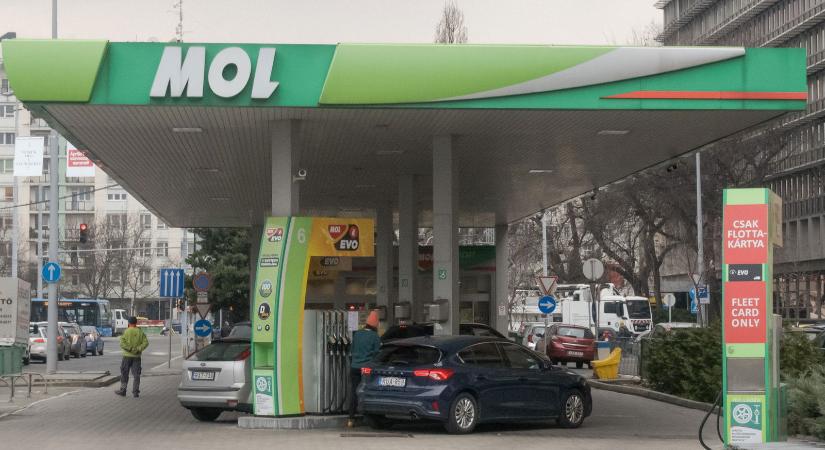 Valójában ekkora benzinár-emelkedés jöhet, százezreket lepett meg a szakértő száma